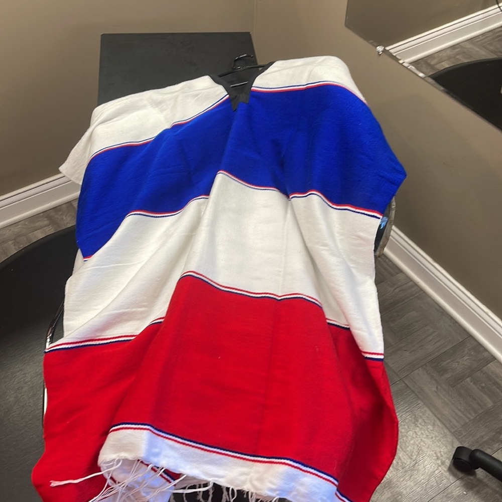 Last one! Purchased few while on vacation in Mexico, oversized authentic poncho - Picture 4 of 6